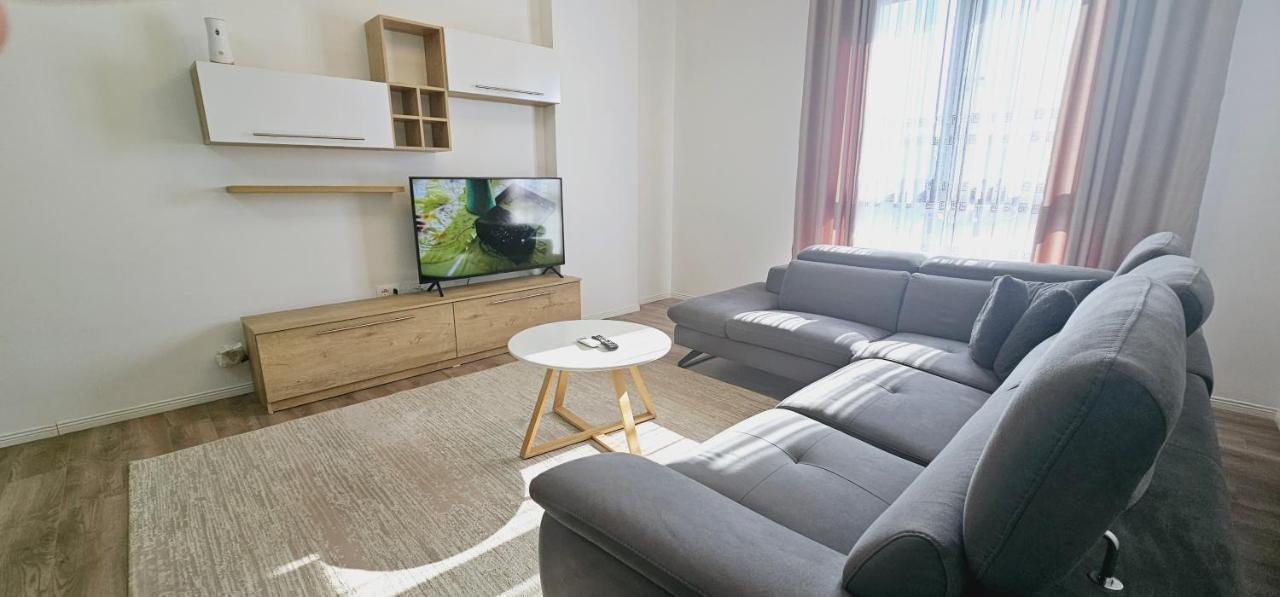 Myhouse At 21 Dhjetori Appartement Tirana Buitenkant foto