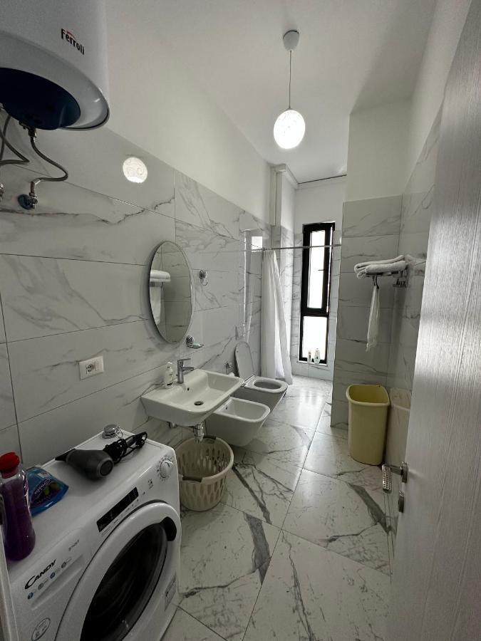 Myhouse At 21 Dhjetori Appartement Tirana Buitenkant foto
